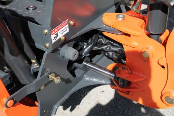 9' dig self contained tractor backhoe, FH-BH9 (Mechanical Thumb Included) - Image 3
