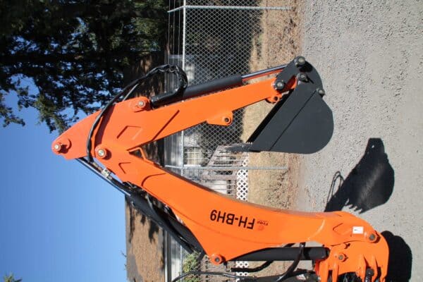 9' dig self contained tractor backhoe, FH-BH9 (Mechanical Thumb Included) - Image 29