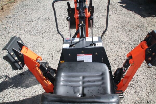 9' dig self contained tractor backhoe, FH-BH9 (Mechanical Thumb Included) - Image 30